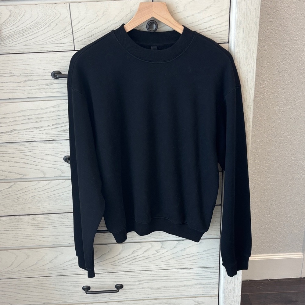 SALE! SKIMS Black Women's Sweatshirt. Goes with everything!